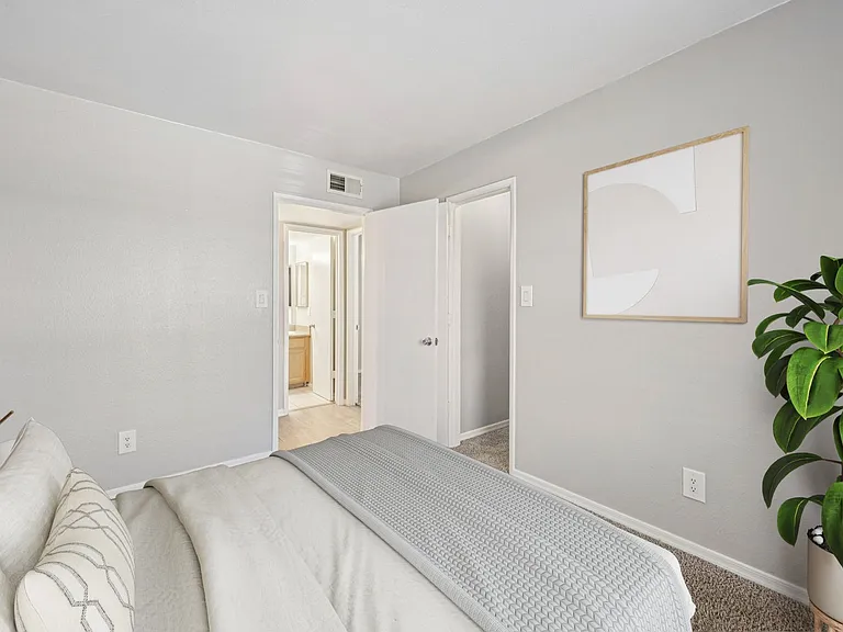 Jade Ridge Apartments — Photo 104