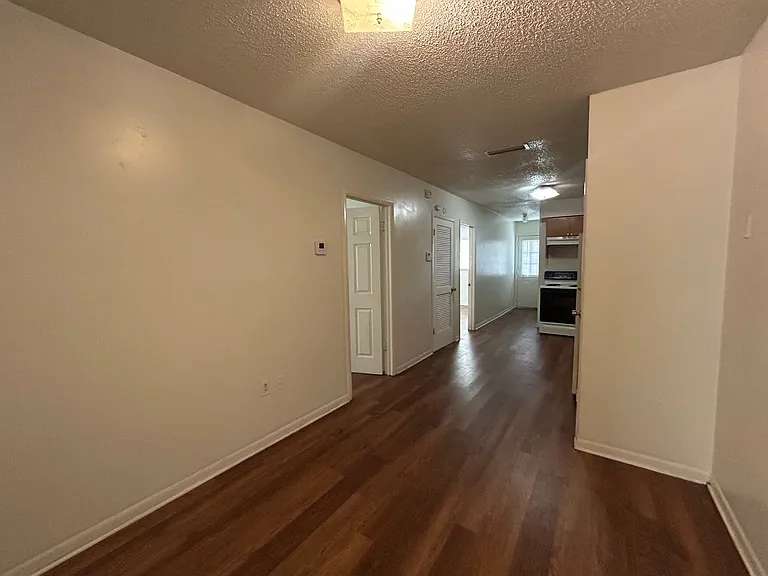 1110 N Brunnell Pkwy — Photo 3
