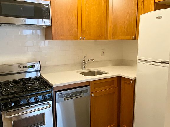 2nd image of 89 Bleecker St APT 4G