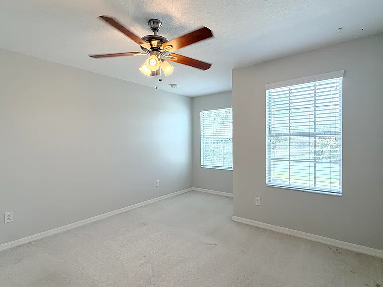 10606 Inside Loop — Photo 10