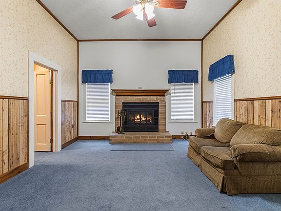 3rd image of 903 Maple Ave