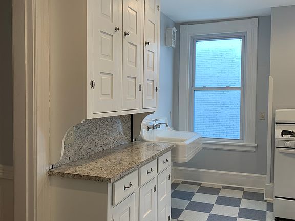 3rd image of 647 W Onondaga St #4