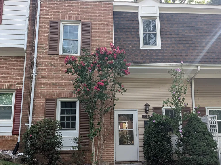 139 Scarborough Pl — Photo 1