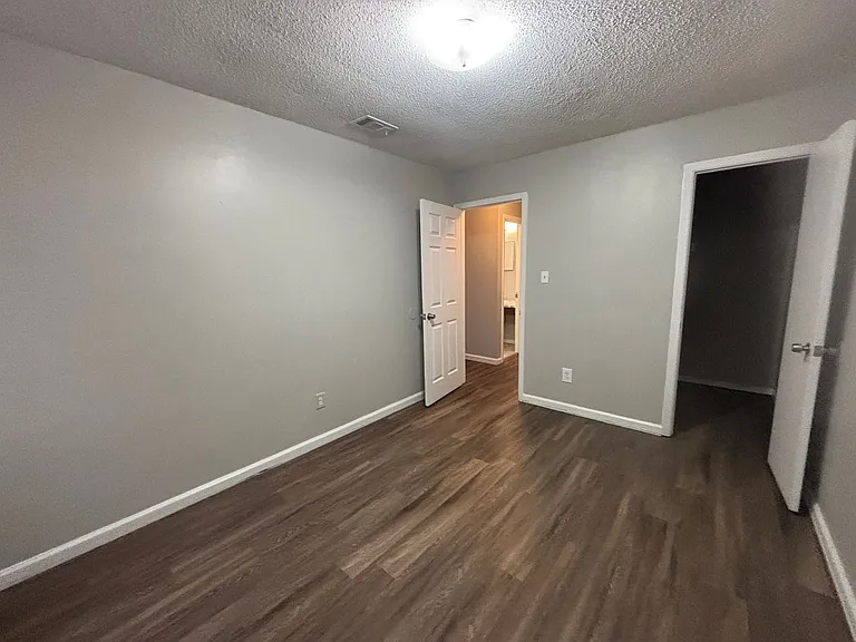 1423 Todds Creek Cv — Photo 9