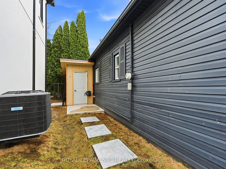 17 Considine Ave — Photo 16