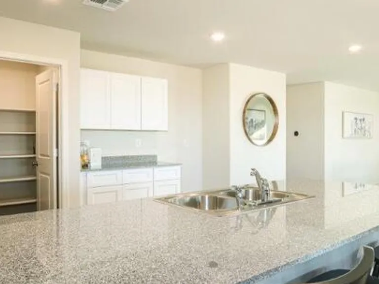 2440 Tapatio Dr — Photo 15