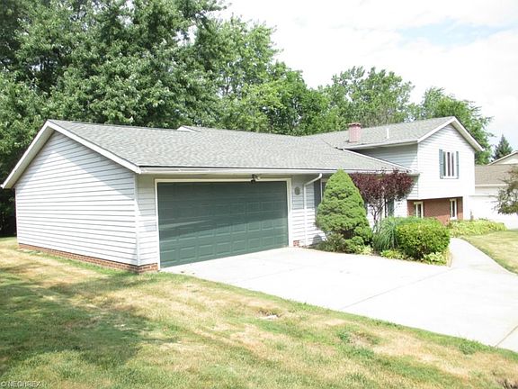 4th image of 704 Azalea Dr