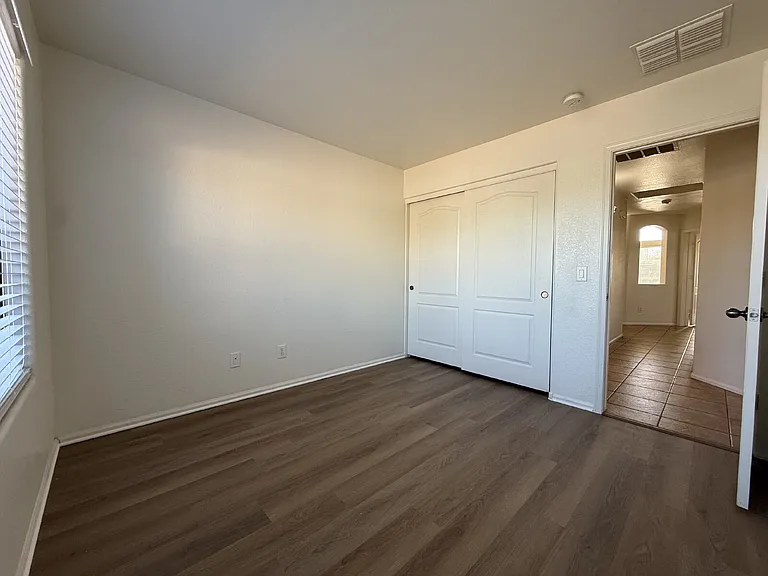 8202 S 47th Ave — Photo 27