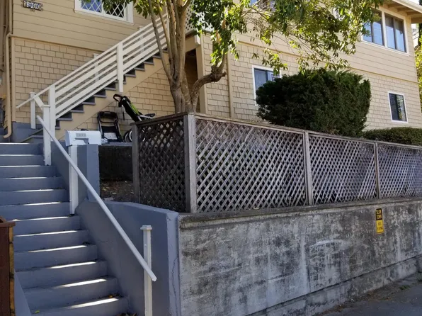 3900 Robley Ter, Oakland, CA 94611