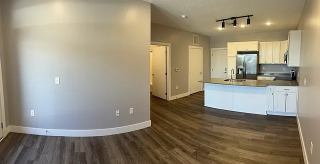 Building Photo - 1131 Oak St #303
