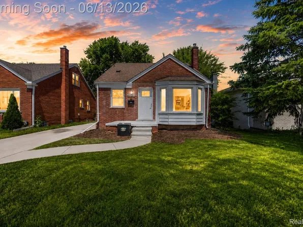 23013 Gaukler St, Saint Clair Shores, MI 48080