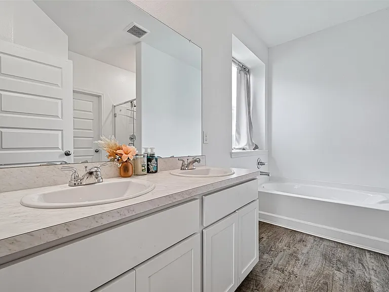 8006 Barret Travis Ct — Photo 5