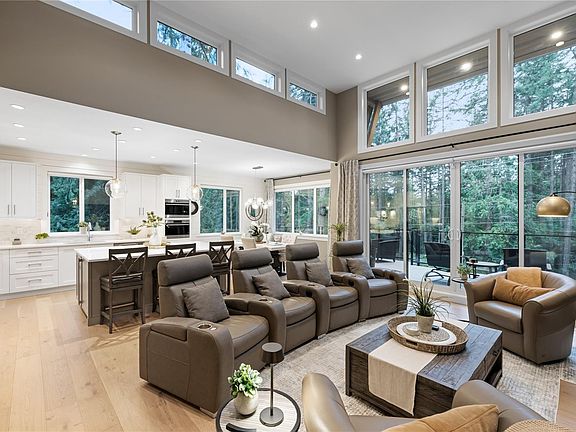 3rd image of 2371 Renfrew Rd