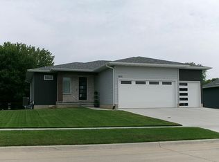 1815 Reese Rd, Cedar Falls, IA 50613