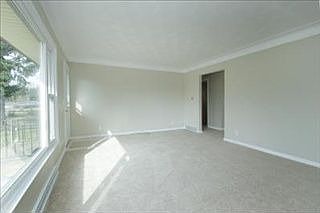 4th image of 225 Marigold Ave