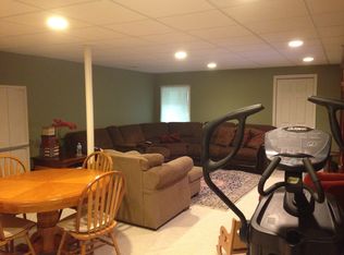 902 Adderly Ln, Gurnee, IL 60031