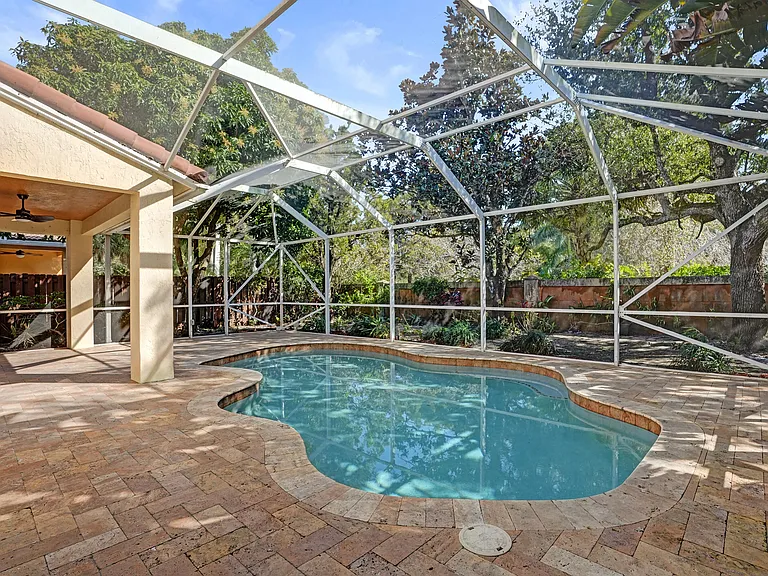 4214 NW 38th Dr — Photo 3