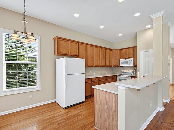 3rd image of 118 N Fields Cir