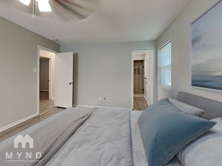 904 Redbud St — Photo 3