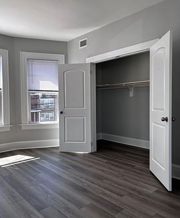 2nd image of 731 Elm St #2R