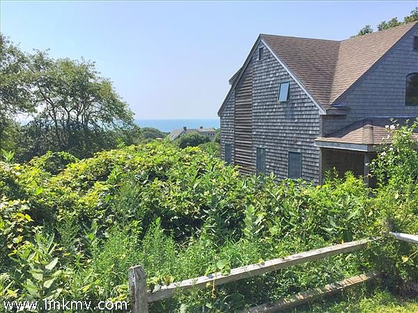 1st image of 4 Raymonds Hill Ln