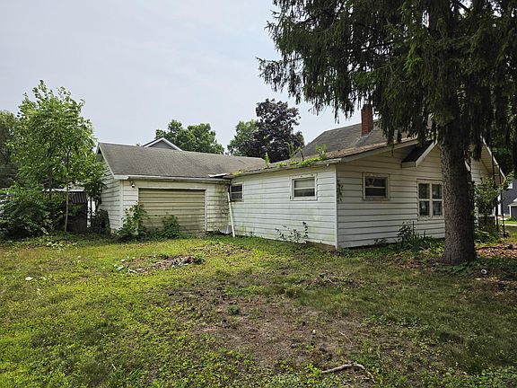2nd image of 613 Willow Dr