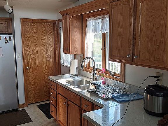 2nd image of 15727 Highland Dr