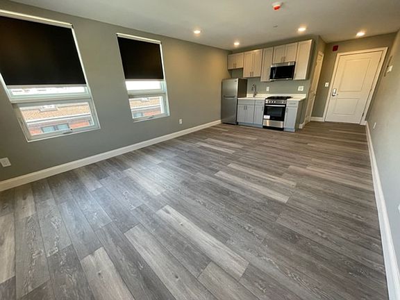 5th image of 180 Shirley Ave #205