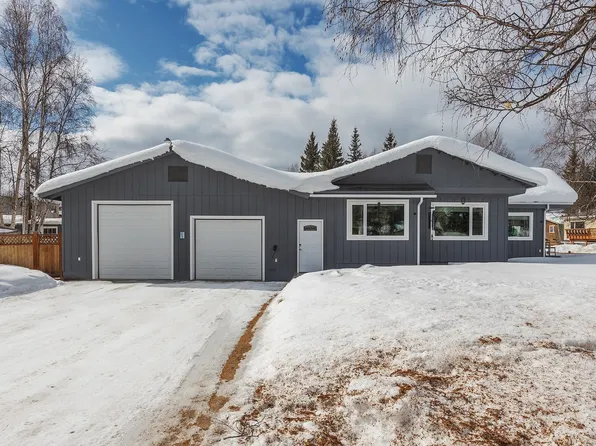 3025 Chinook Dr, Fairbanks, AK 99709