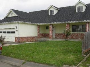 1002 Meadow Ln, Fortuna, CA 95540