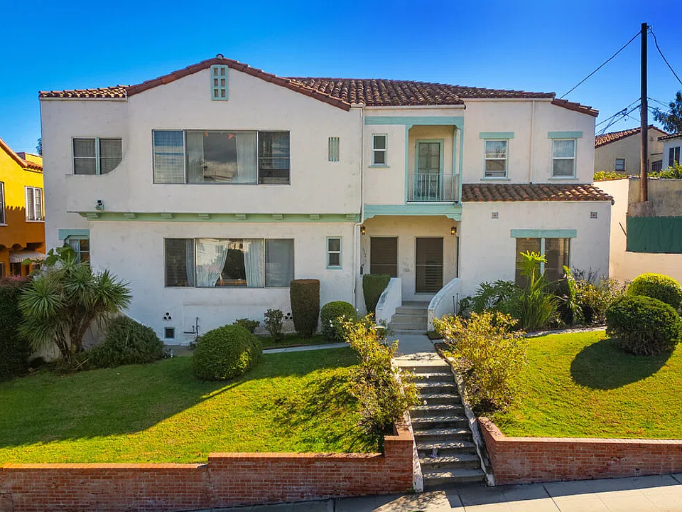 932 S Curson Ave