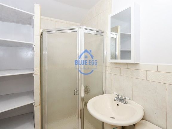 4th image of 848 E 95th St #2A