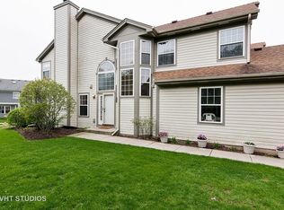 320 Kresswood Dr #11A, West Chicago, IL 60185