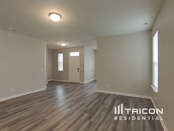 3rd image of 202 Park Creek Ln