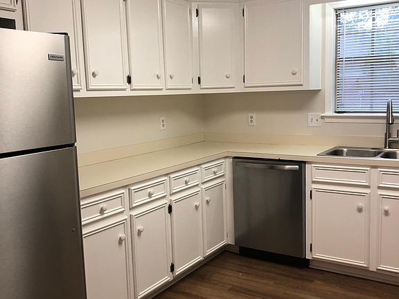 Kitchen / Stainless steel appliances