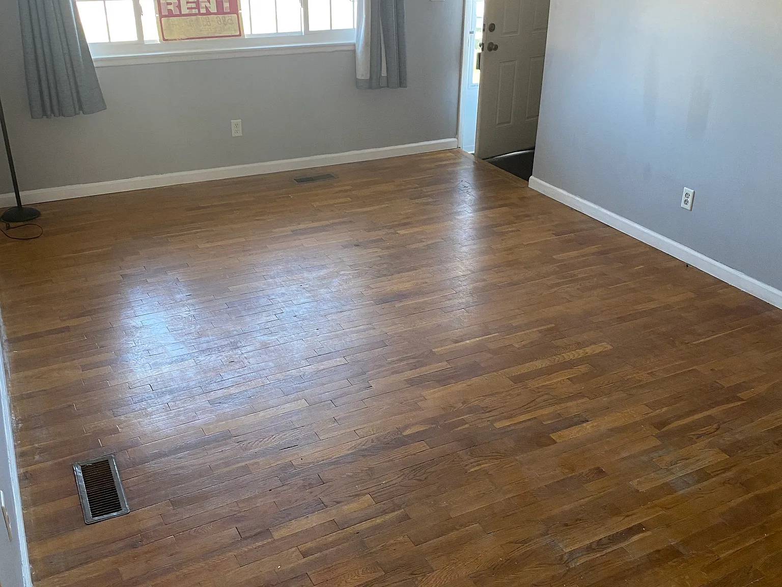 3 bed, 1.5 bath, 1378 sqft, $2,450 — Photo 2