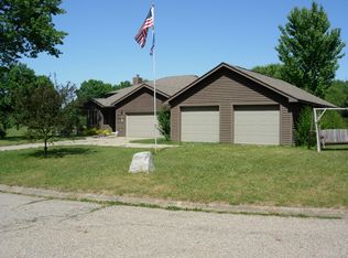 160 Red Bird Ln, Battle Creek, MI 49017