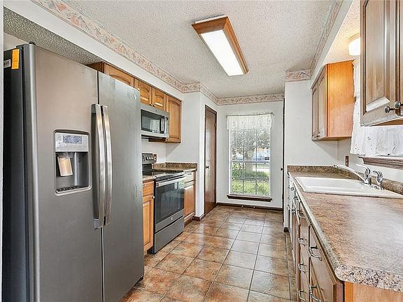 4th image of 5164 Dueling Oaks Dr