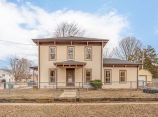 513 4th St SW, Independence, IA 50644