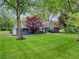 25 Sweet Briar Ln, Holmdel, NJ 07733