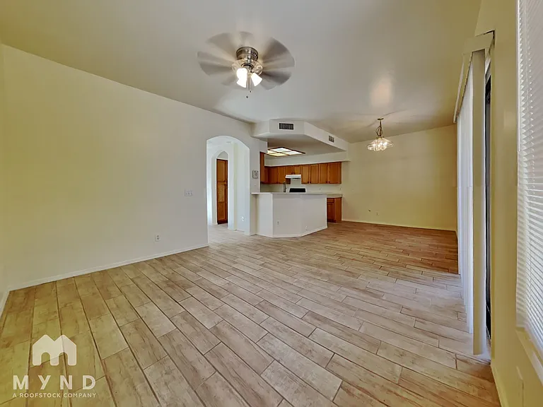 10524 W Almeria Rd — Photo 7