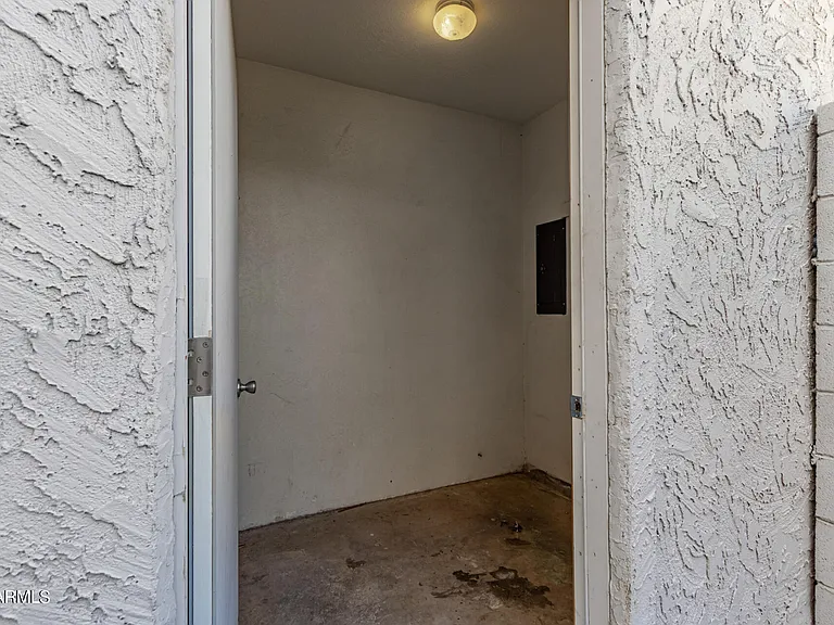 4718 W Orangewood Ave — Photo 25