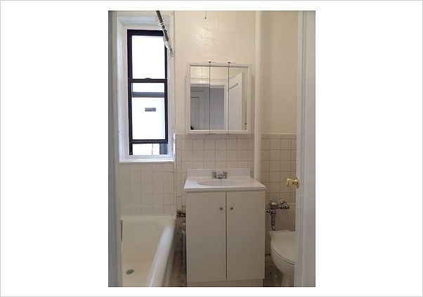 2nd image of 554 E 26th St APT 2D