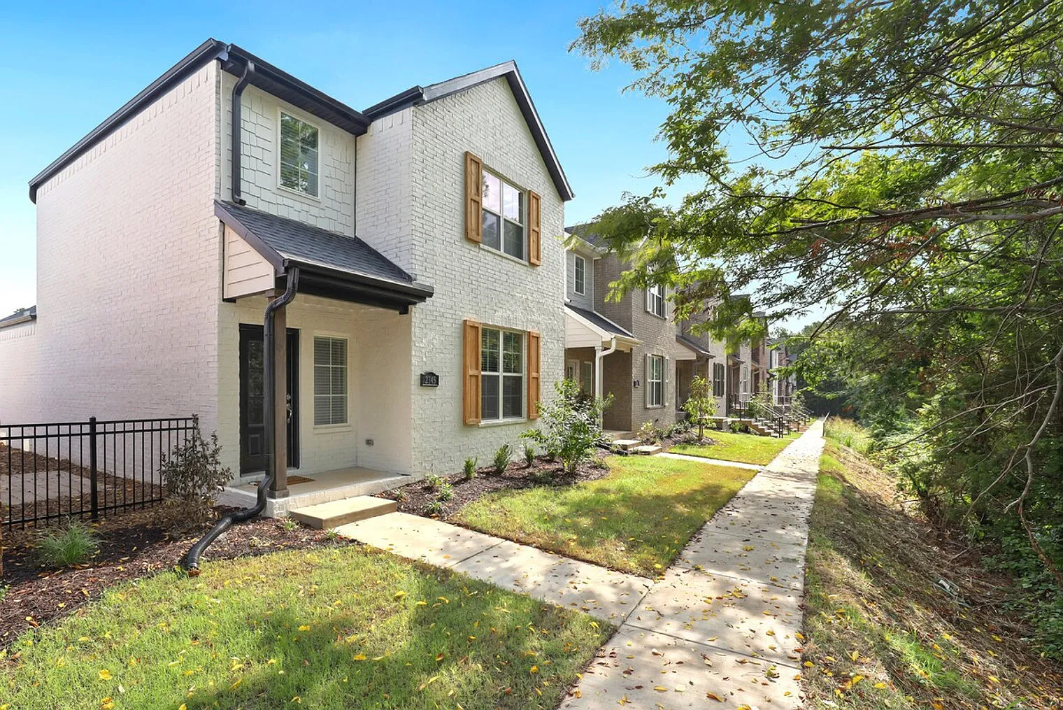 3 bed, 2.0 bath, 1722 sqft, $4,267 — Photo 4
