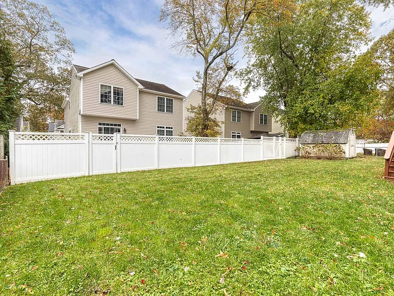 617 Oak Ln — Photo 25
