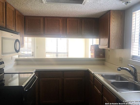 5th image of 2718 Old Field Dr #203