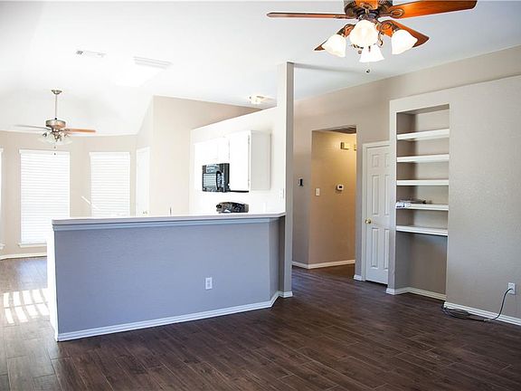 4th image of 2300 Brookview Dr