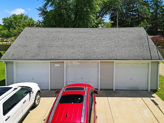 4th image of 304 E Main St