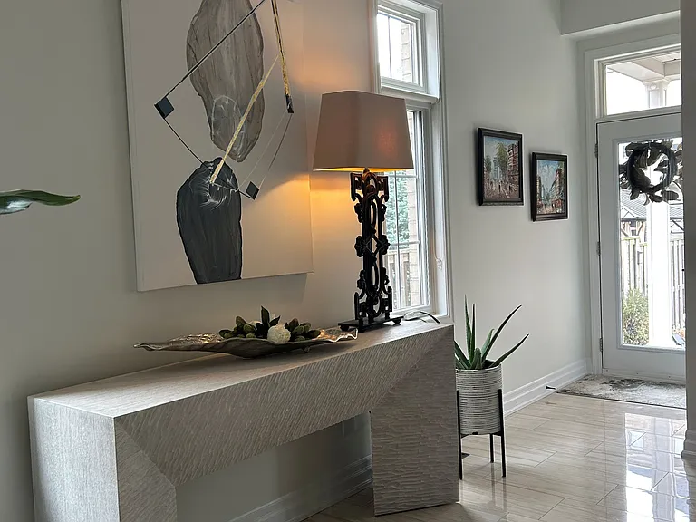77 Robert Berry Cres — Photo 4