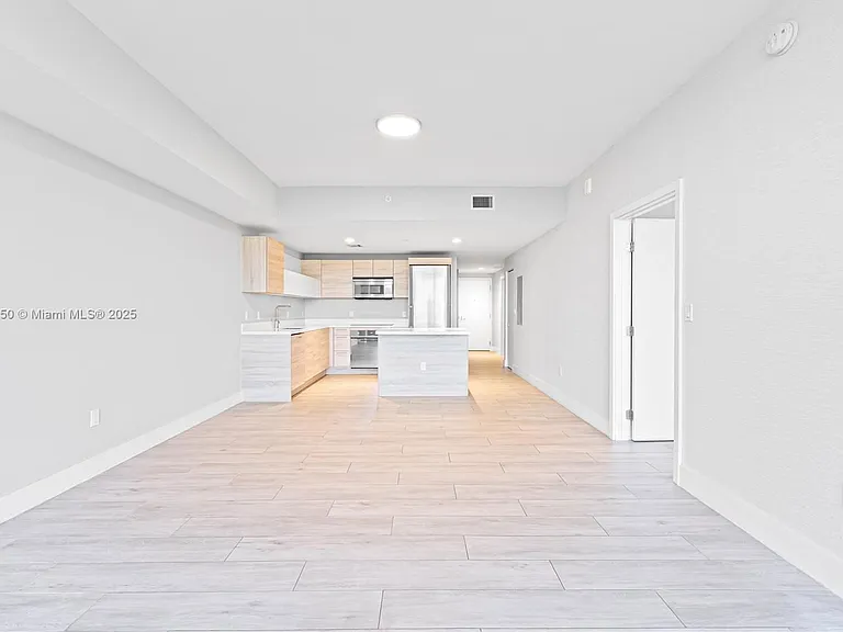 16385 Biscayne Blvd #404 — Photo 4